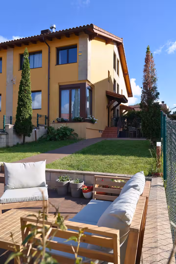 Chalet con jardín y zona chill out en Entrambasaguas