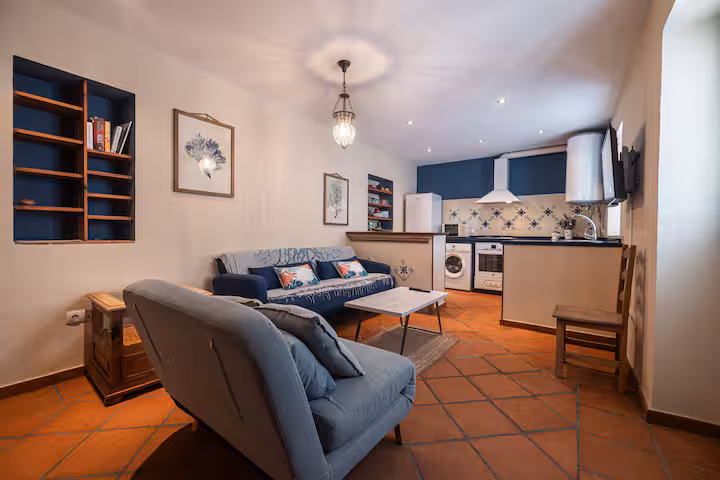Casa independiente con terraza y vistas a la montaña en Facinas